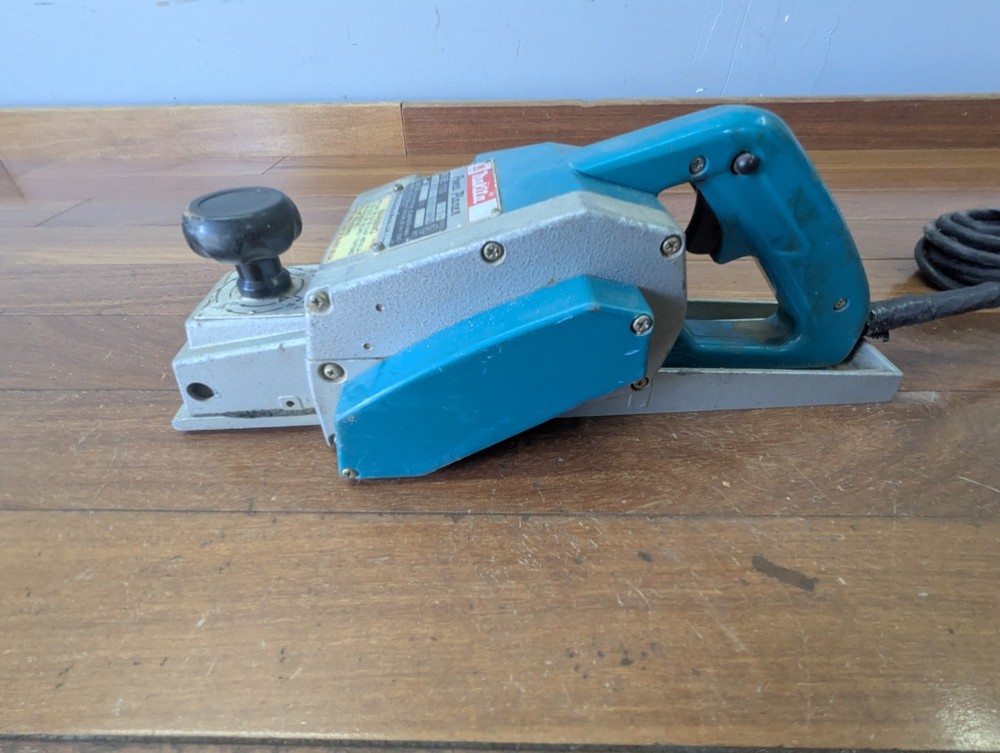 Makita model 1100 handheld power planer