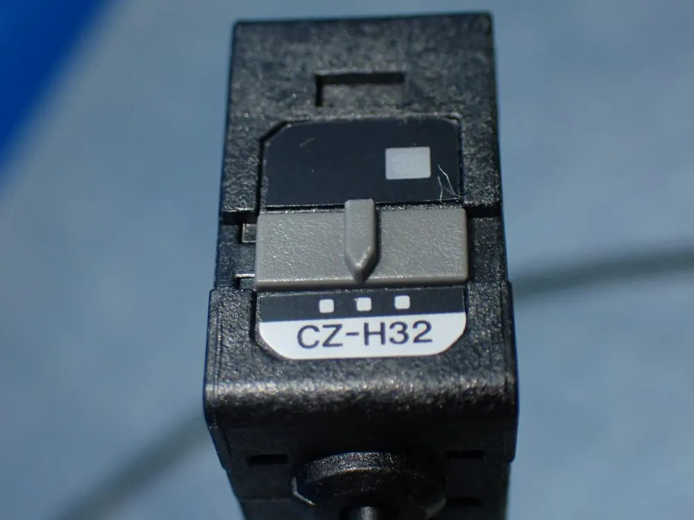 KEYENCE CZ-H32 PHOTOELECTRIC SENSOR. 10191720485