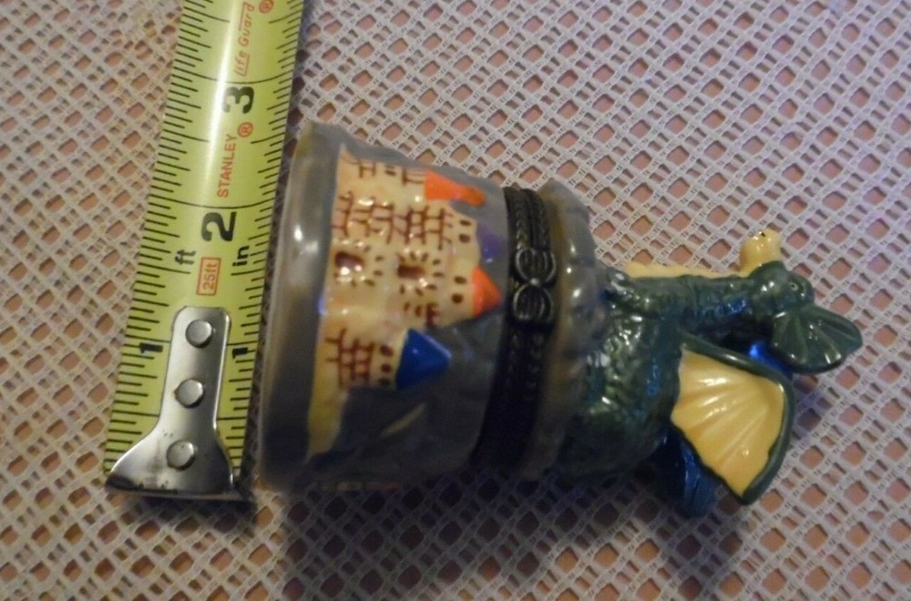 Dragon Hinge Box with wizard and castle 2000
