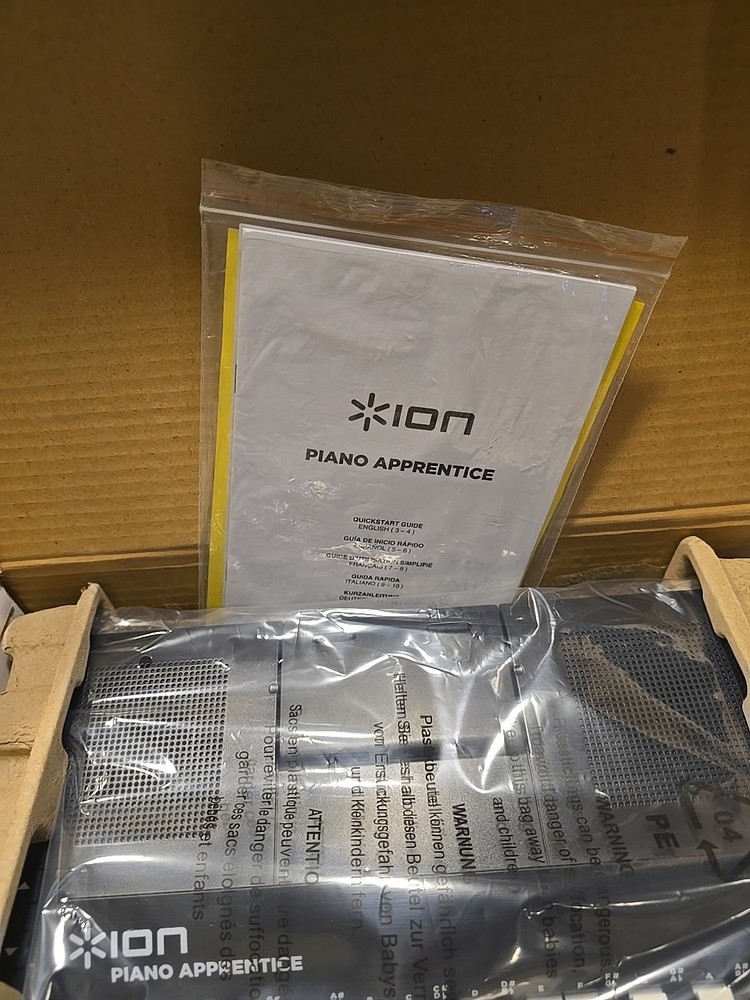 Ion Piano Apprentice 25 Key Lighted Learning Keyboard NIB 30 -Pin iPad