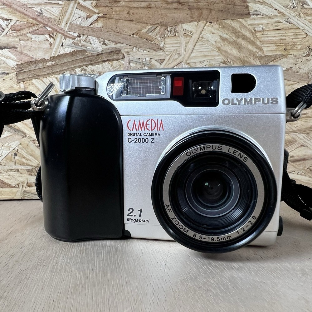 Olympus Camedia C-2000 Zoom 2.1MP Compact Digital Camera Silver Tested