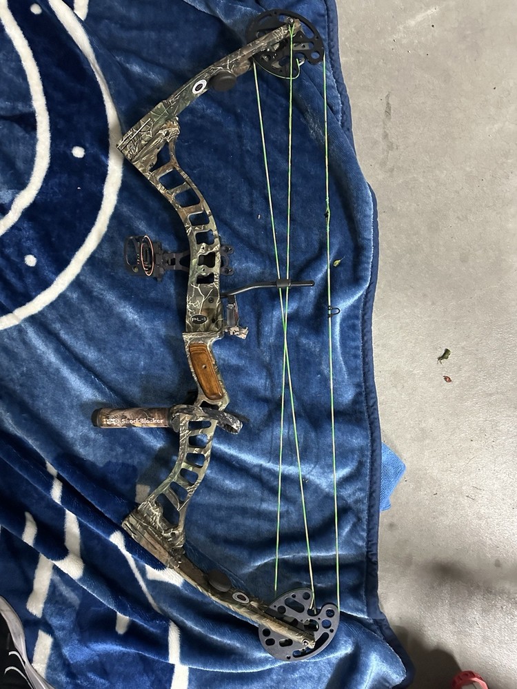 Cabelas PL-1 Compound Bow with Arrows Hard Case and Soft Case. Used