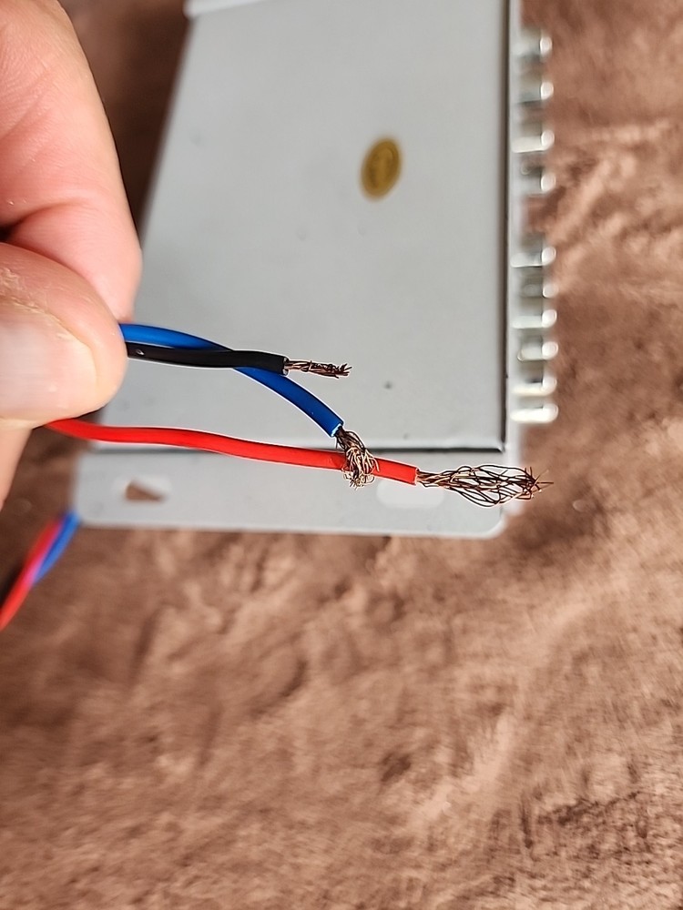 Audiopipe, Split -3003. MULTI AUDIO AMPLIFIER SPLITTER.