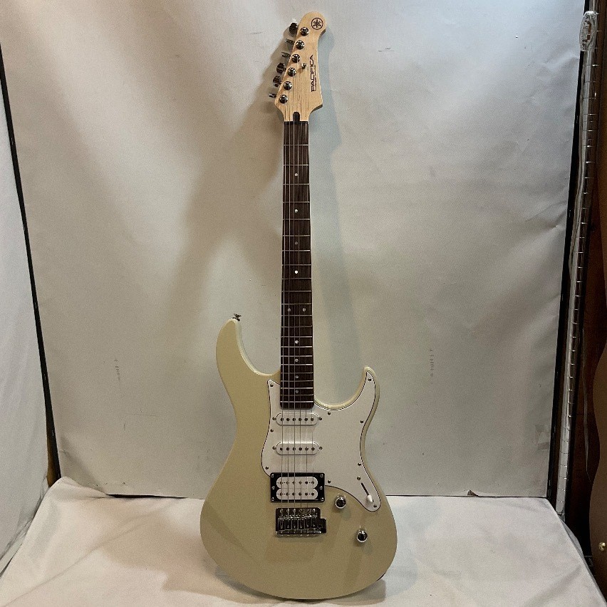 Yamaha PAC112V Used White w/Soft case