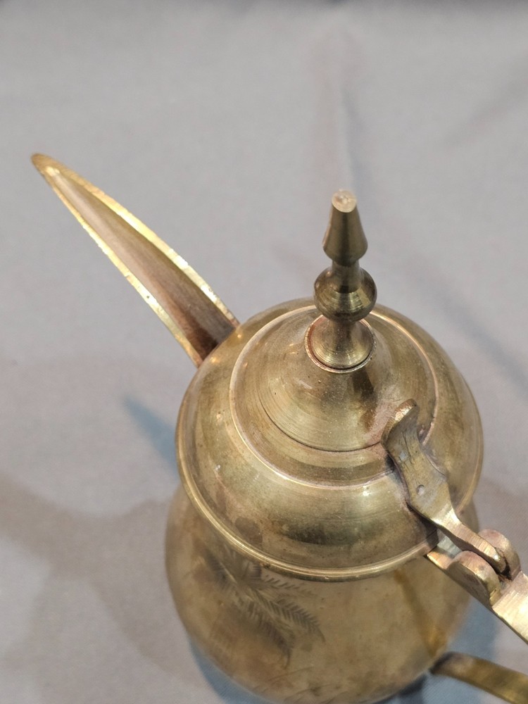 Brass Dallah Coffee Pot – Suitable for Arabic Coffee and Table Décor