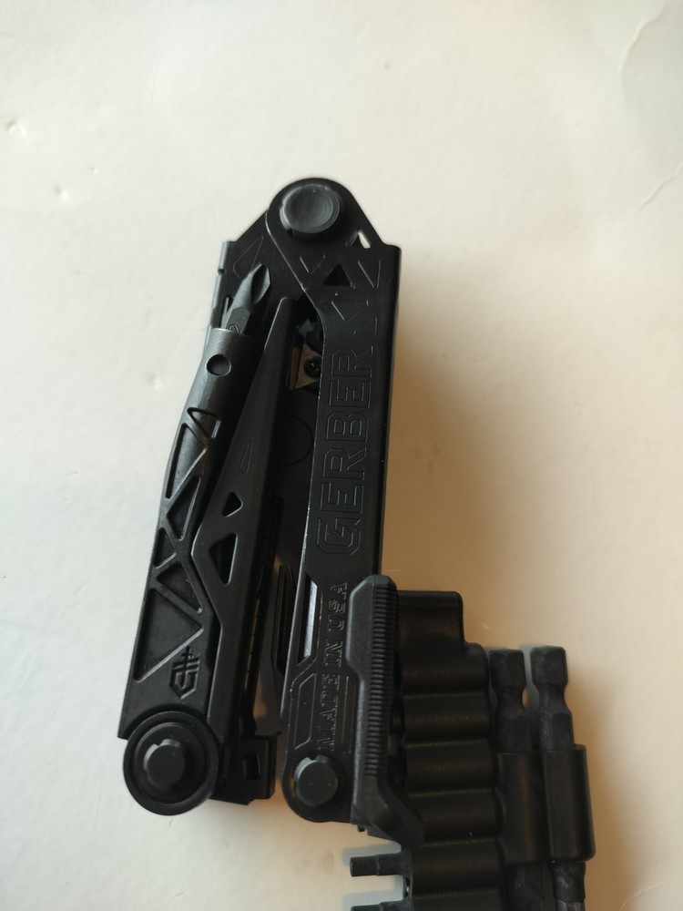 Gerber Center-Drive All Black Multi-tool with bit set New in plastic