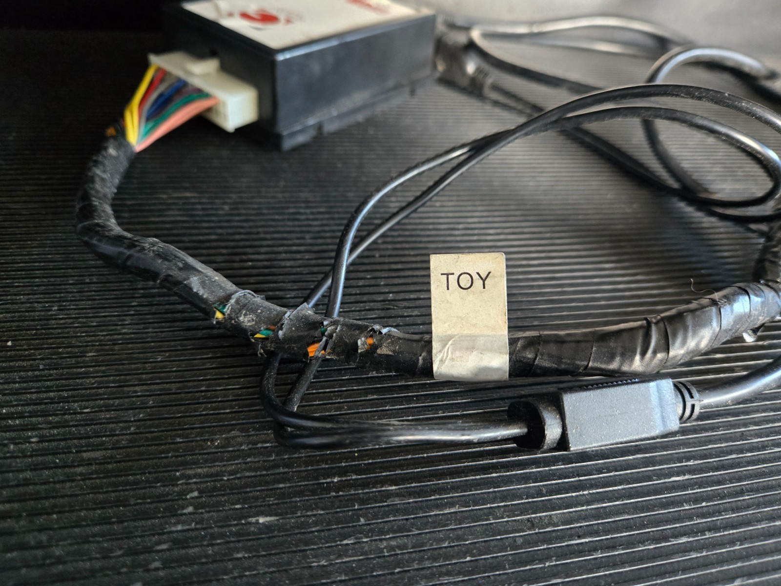 GROM-IPOD V3 Adapter GROM-IPD3 OEM CAR RADIO INTEGRATION , TOYOTA, LEXUS SCION.