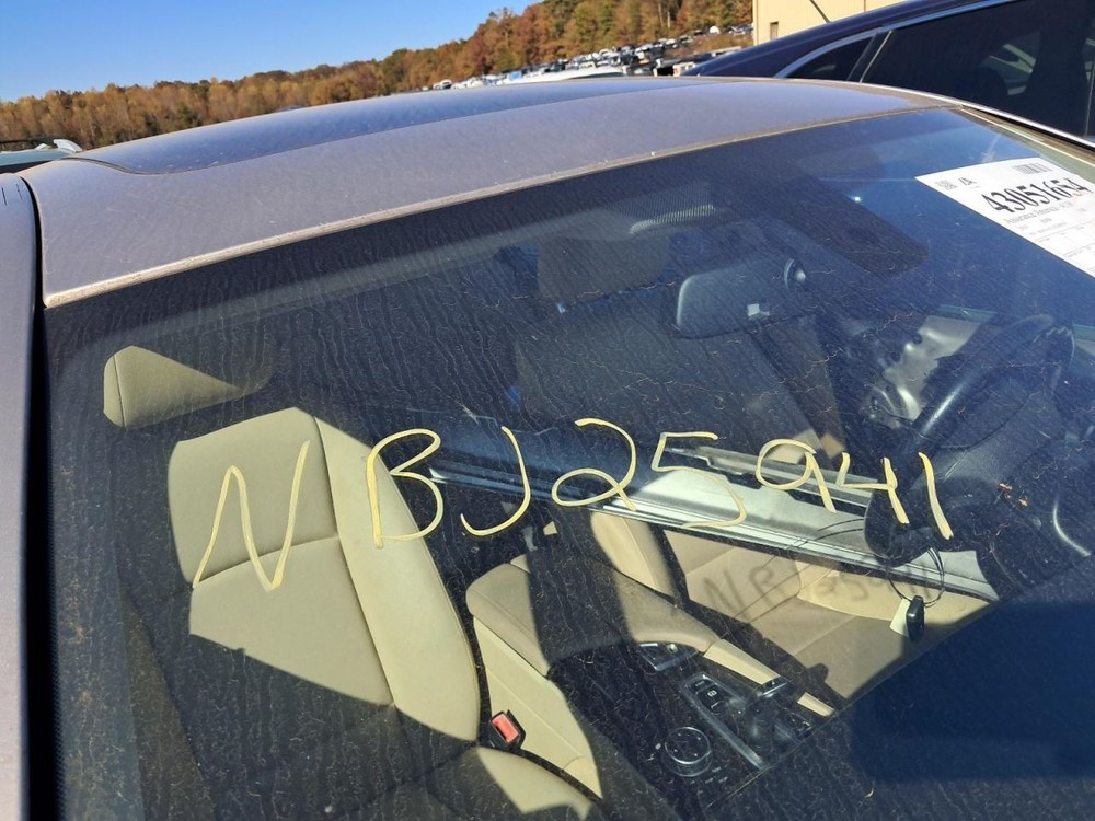 528I 2014 Glove Box 4857573