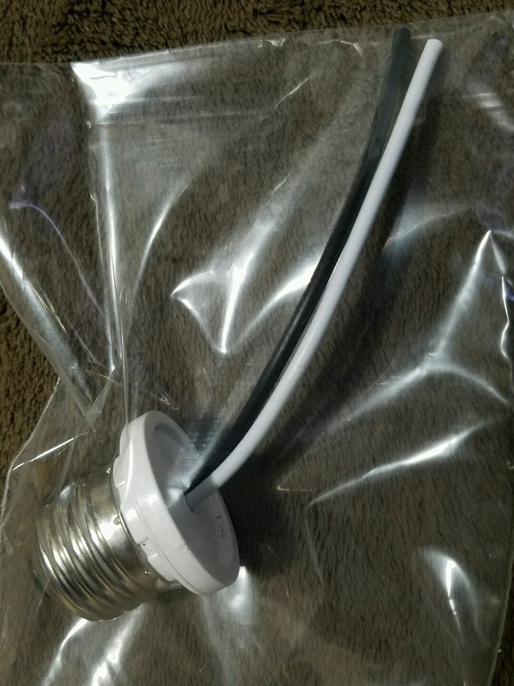 PigTail Type Medium Male Plug 2 Leads 18 AWG light socket