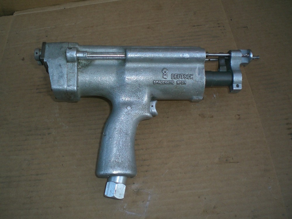 Deutsch Spacematic auto feed pneumatic nutplate drill