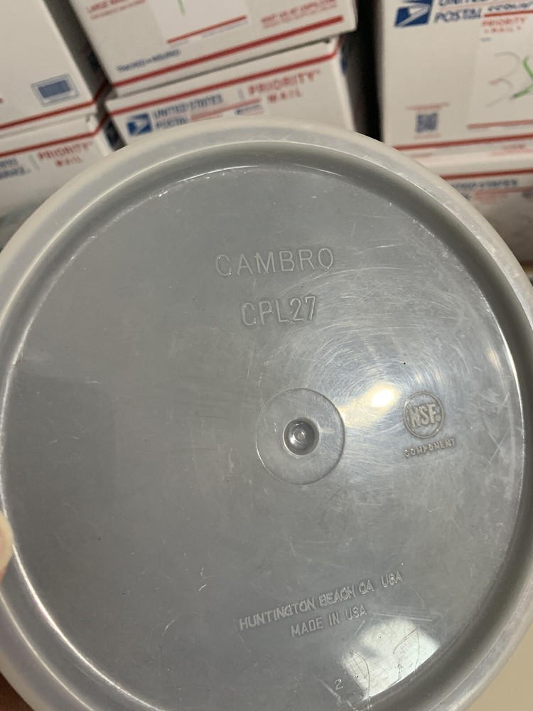 Cambro Bowl and lid ox81