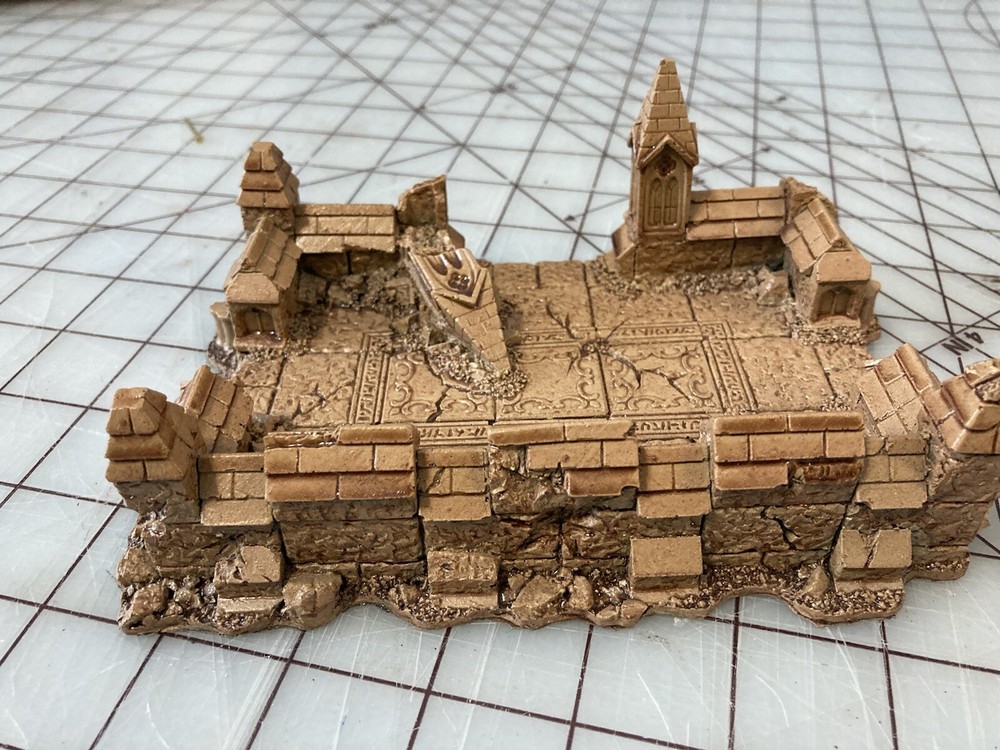 WARHAMMER GAMING FIVE TERRAIN GOTHIC RUINS