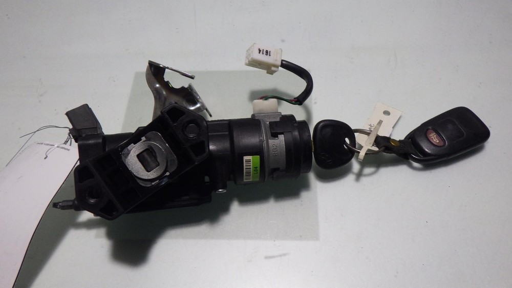 12 HYUNDAI ACCENT Ignition W/Key