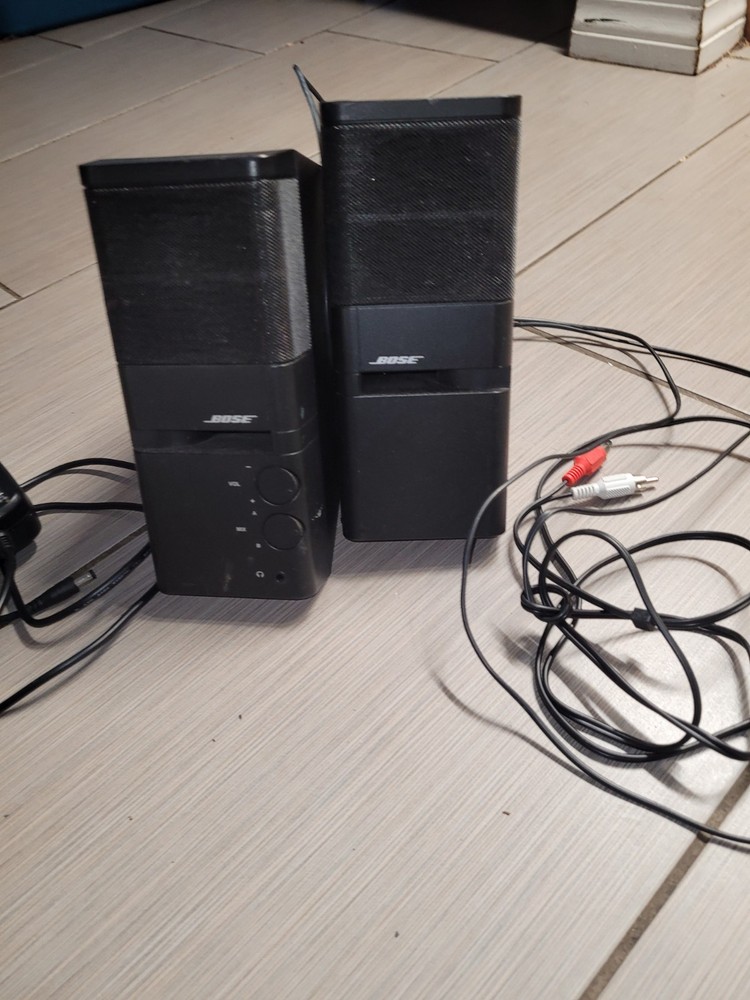 BOSE MediaMate Computer Speakers Personal Stereo Pair Black used