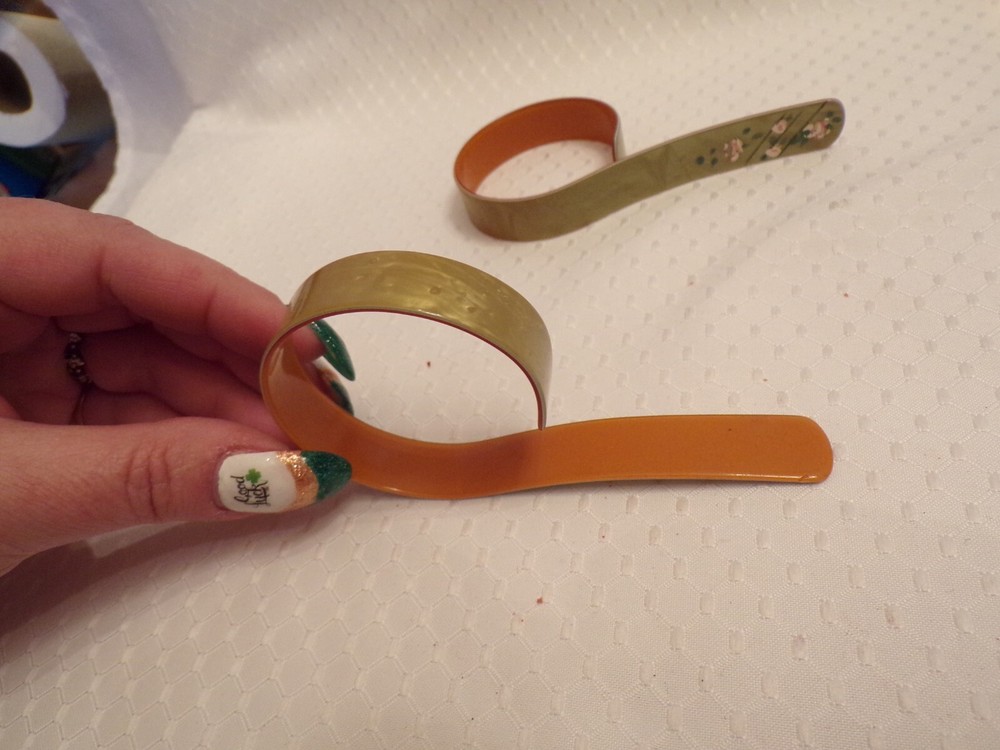 VTG Bakelite Table Cloth Holders