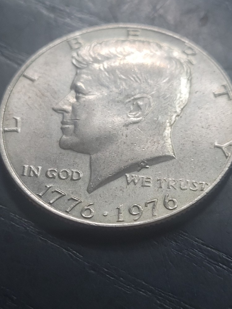 1976 JFK BICENTENNIAL HALF DOLLAR ( VF)