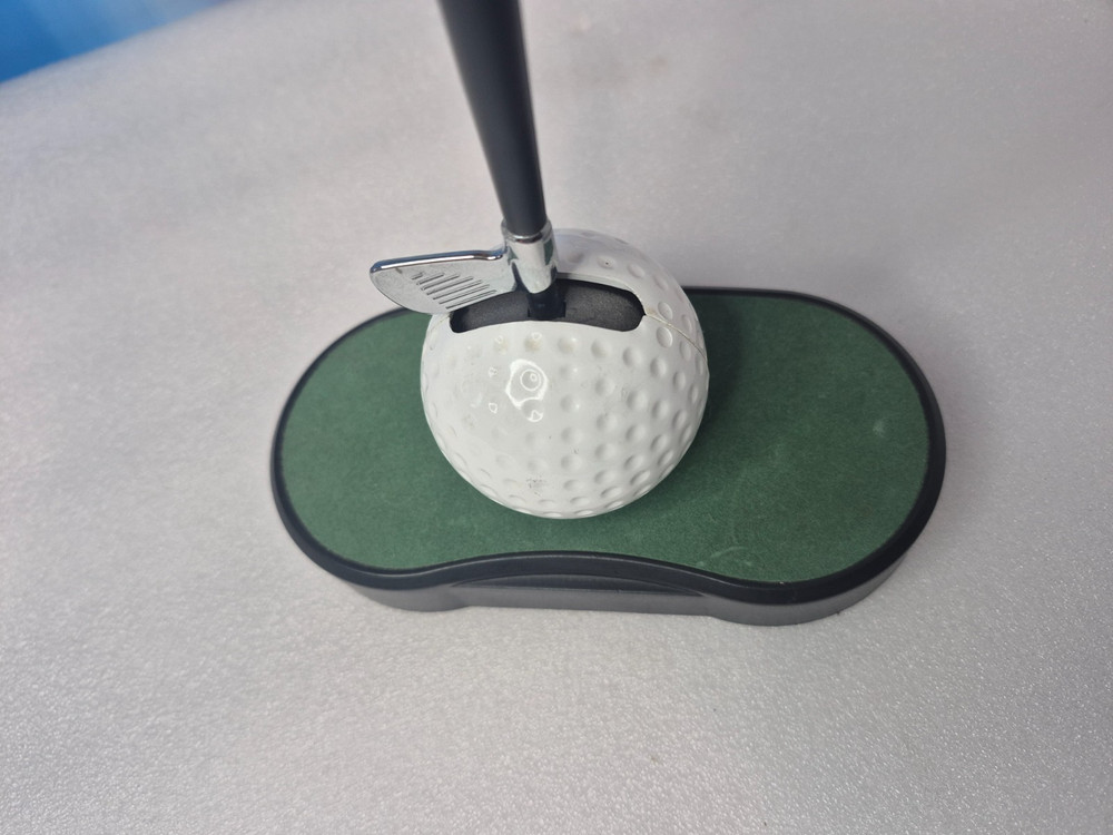 1990s Golf Swing Clock Laser Display Time Battery Powered