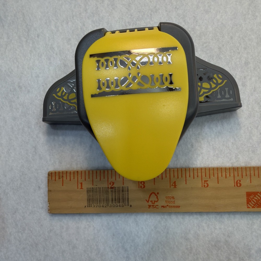 We R Memory Keepers Edge Border Paper Punch LOOP NEW