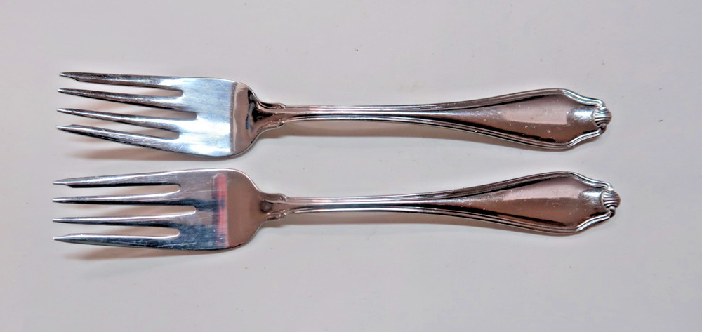 New Traditions Stainless 18/10 China Unknown Pattern 2 Salad Forks 7"