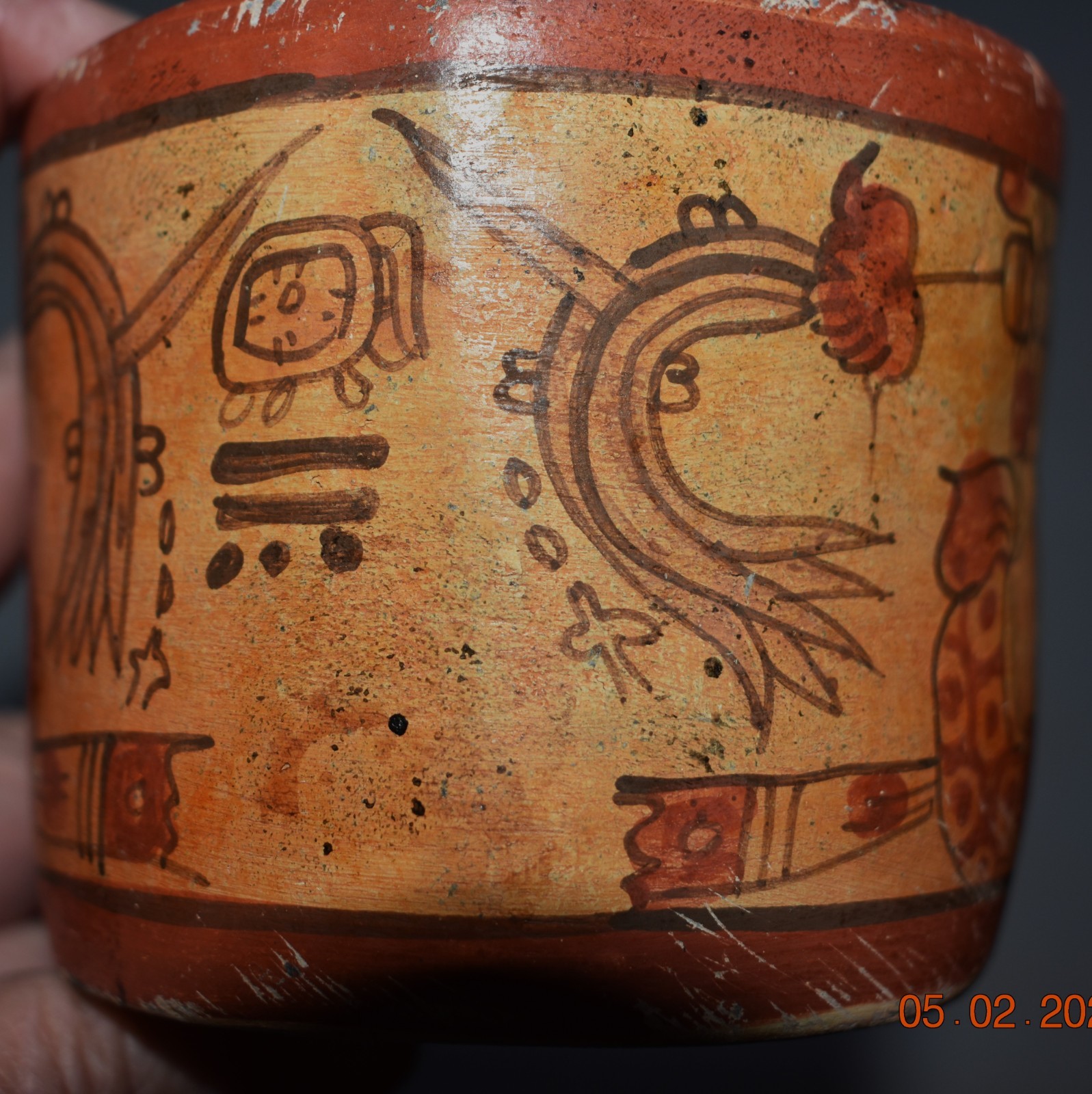 BEAUTIFUL MAYAN STYLE RITUAL VASE, 3-4"