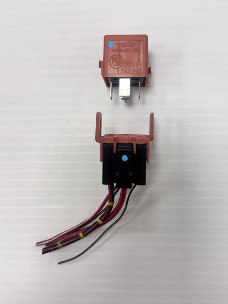 🚘 BMW E46 E81 E90 E60 E65 F01 SALMON RED MULTI PURPOSE RELAY UNIT 12631742690