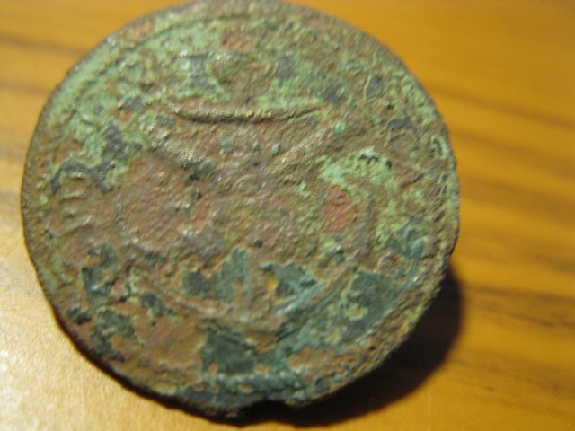 DETECTING FIND 23MMM UNKNOWN MILITARY BUTTON ANCHOR BUTTON WRITING ON EDGES