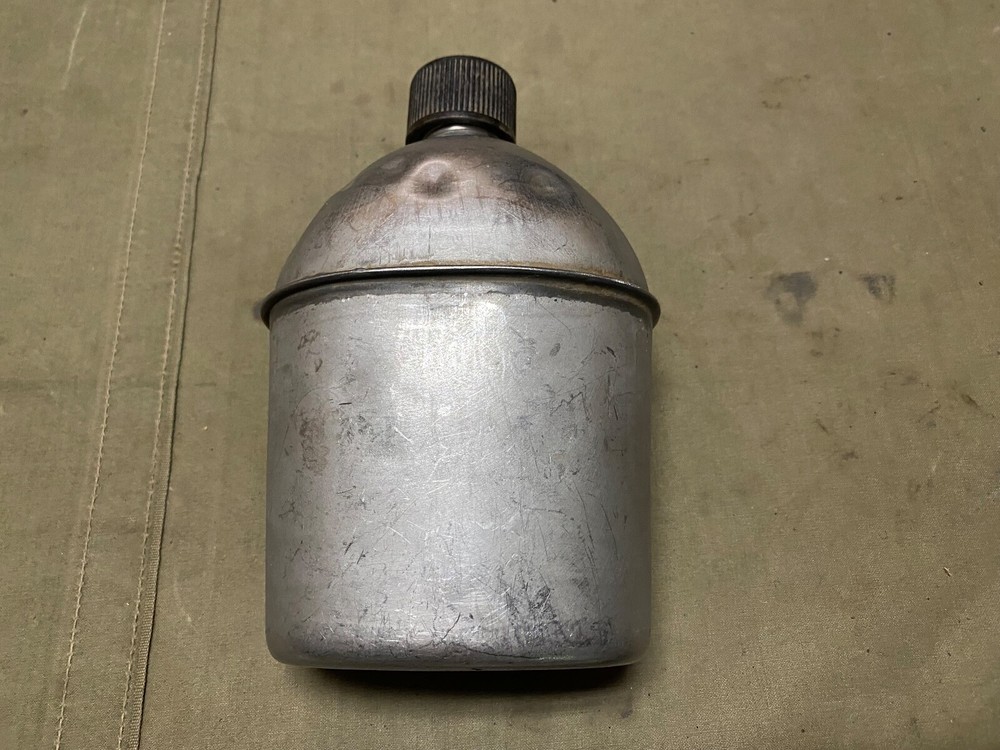 ORIGINAL WWII US ARMY & MARINE M1942 CANTEEN-DATED 1943