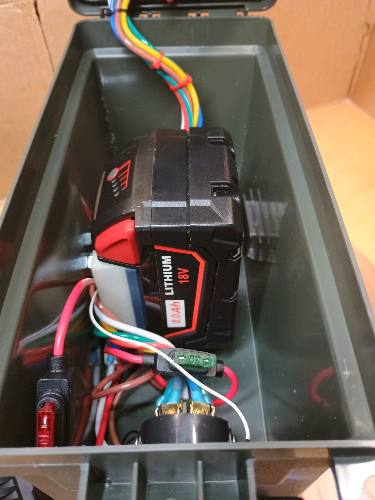 7RV/4&5 Flat Trailer Light Tester Box Power By Milwaukee 18-volt Drill Battery