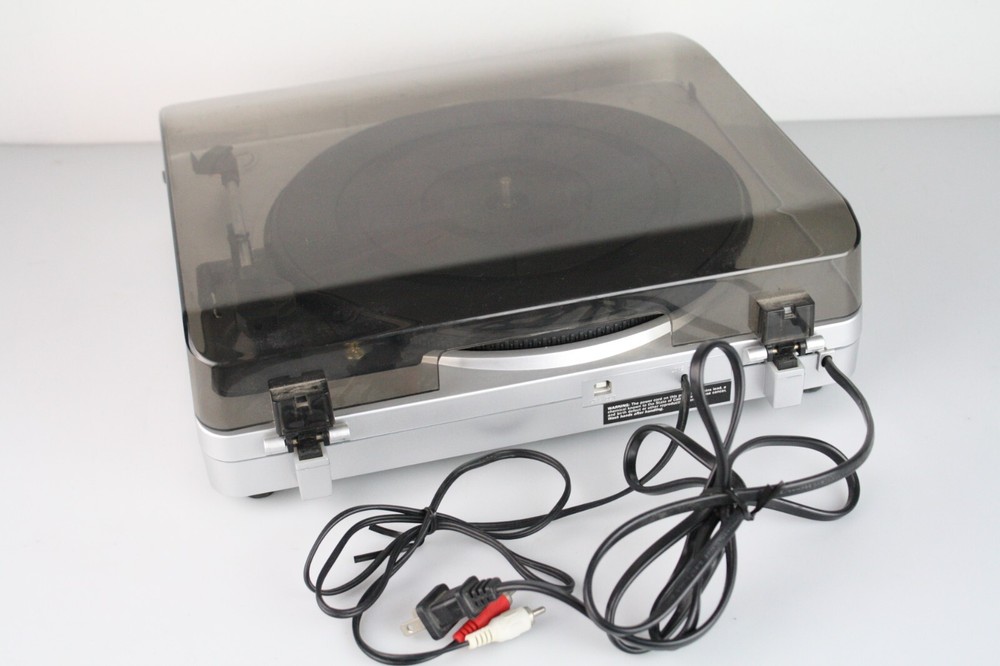 INNOVATIVE TECHNOLOGY IT ITUT-201SVR USB TURNTABLE (Needs New Needle)