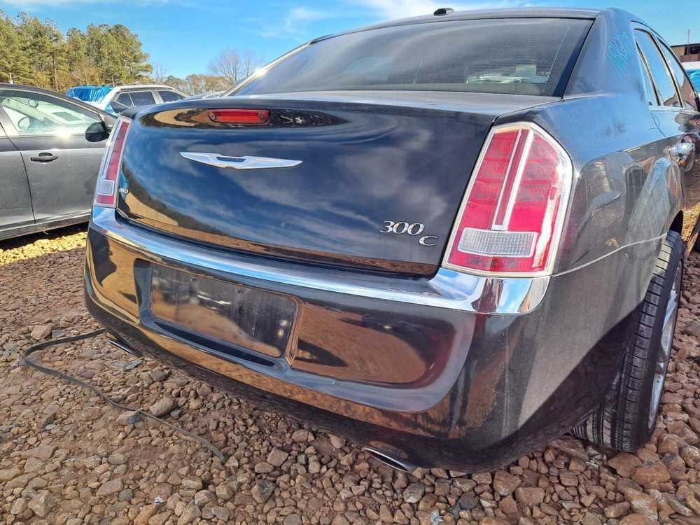 300 2014 Glove Box 4895998