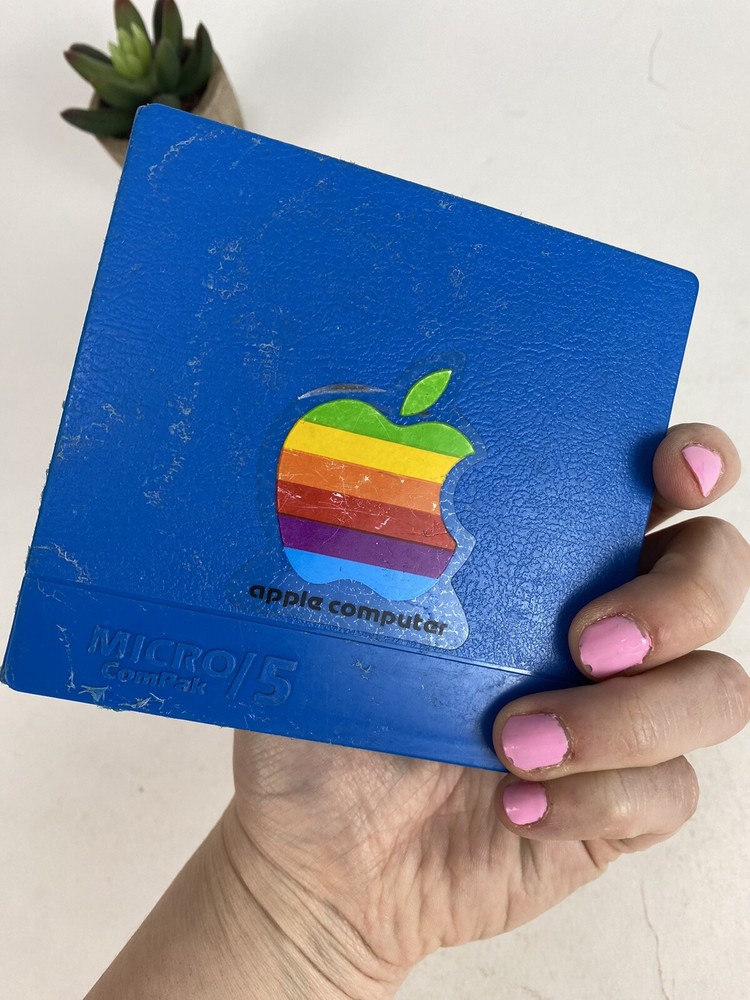 Apple Computer Micro/5 3.5" Disk Diskette ComPak Case Blue Plastic