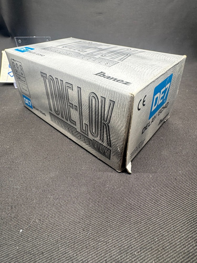 Ibanez DE7 Delay and Echo Guitar Effect Pedal with box