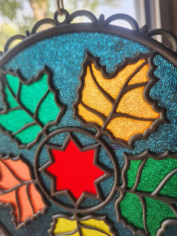 Vintage Maple Leaf Pattern Sun Catcher by Floralier Co. • 6⅞"