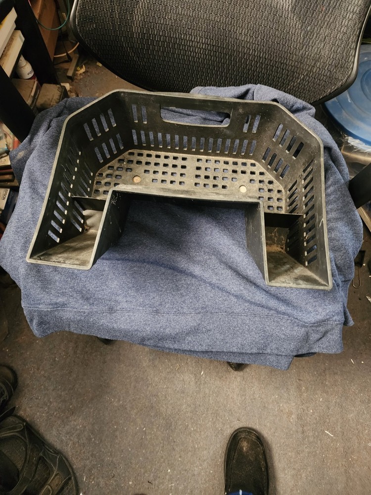 Bottom Under Saet Floor Basket