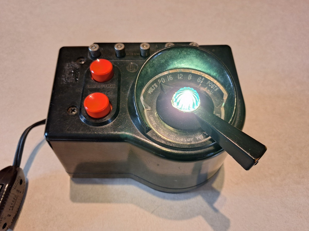 Lionel Trainmaster 125 Watt Transformer: Type LW: Powers Up: Untested