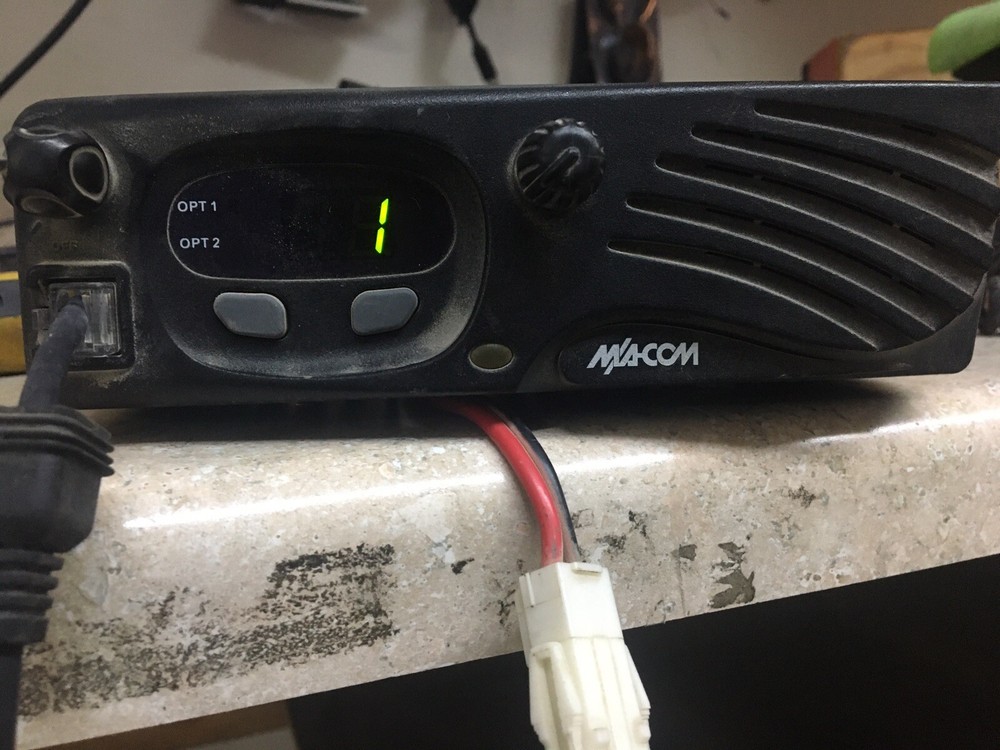 M/A-Com Panther 300M Powers on, UNTESTED See description