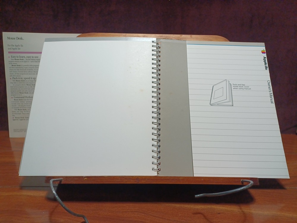 Apple Diskware ProDOS User's Disk Apple IIe, Mouse Desk Ver. 1.1, & Owner's Man.