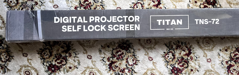 TNS-72 Projection Screen - Self Lock