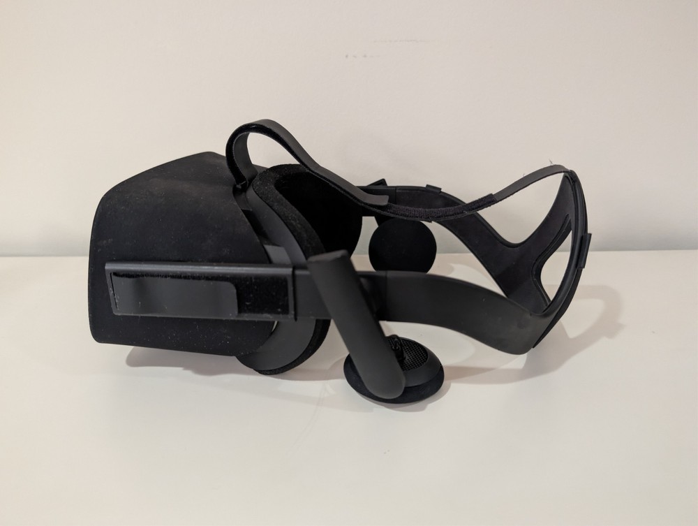 Oculus Rift CV1 Headset + Cable Left Earphone Loose