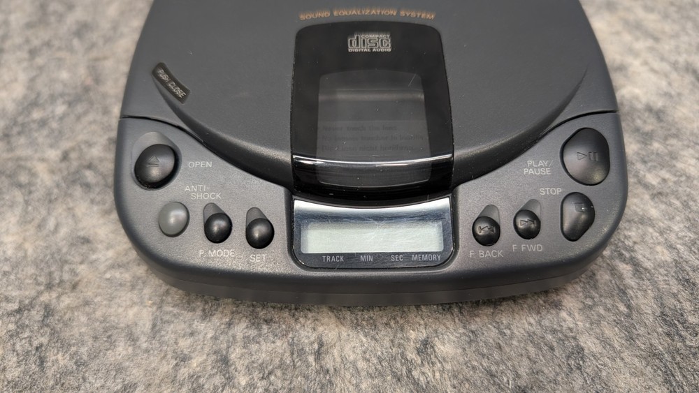 Sanyo CDP-450 Digital Audio Compact Disc Player CD Discman Bundle