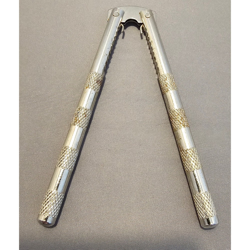 Vintage 4-1/ 2" Nut Cracker/Sheller - used