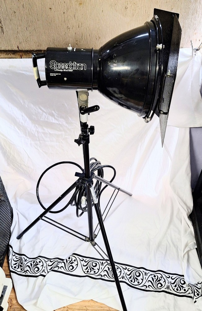 SPEEDOTRON 102 LIGHT UNIT Large Flash Reflector W/ Stand And Attachments