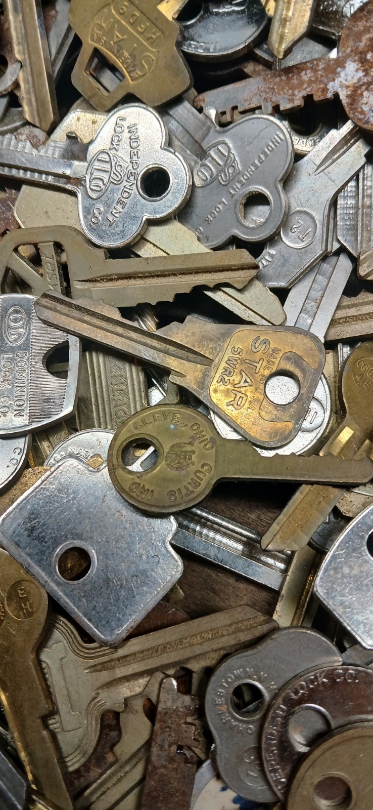 Large Lot 100 Miscellaneous Vintage Keys Padlocks Drawers Doors RANDOM 100 KEYS