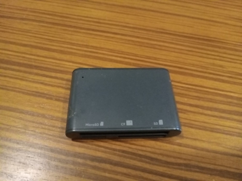 Onn SD, microSD & CompactFlash Card Reader (100014070)