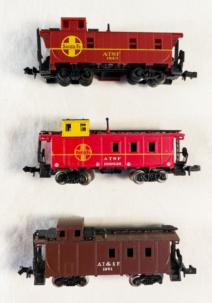 N-Scale ATSF Cupola Caboose Lot
