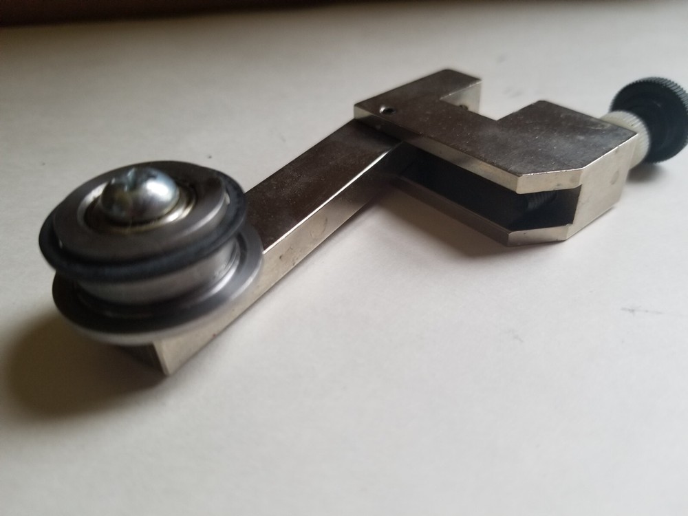 Graphic Whizard Accessory Holder With Pull out Tire Rim