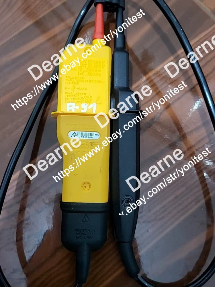 1PCS Used Fluke Voltage Tester T110