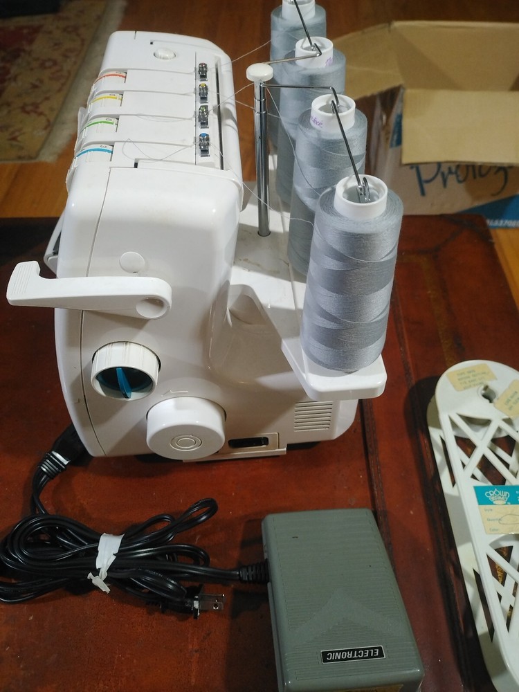 Working Baby Lock Protege - BL5370ED - 4 Spool Serger Differencial Feed
