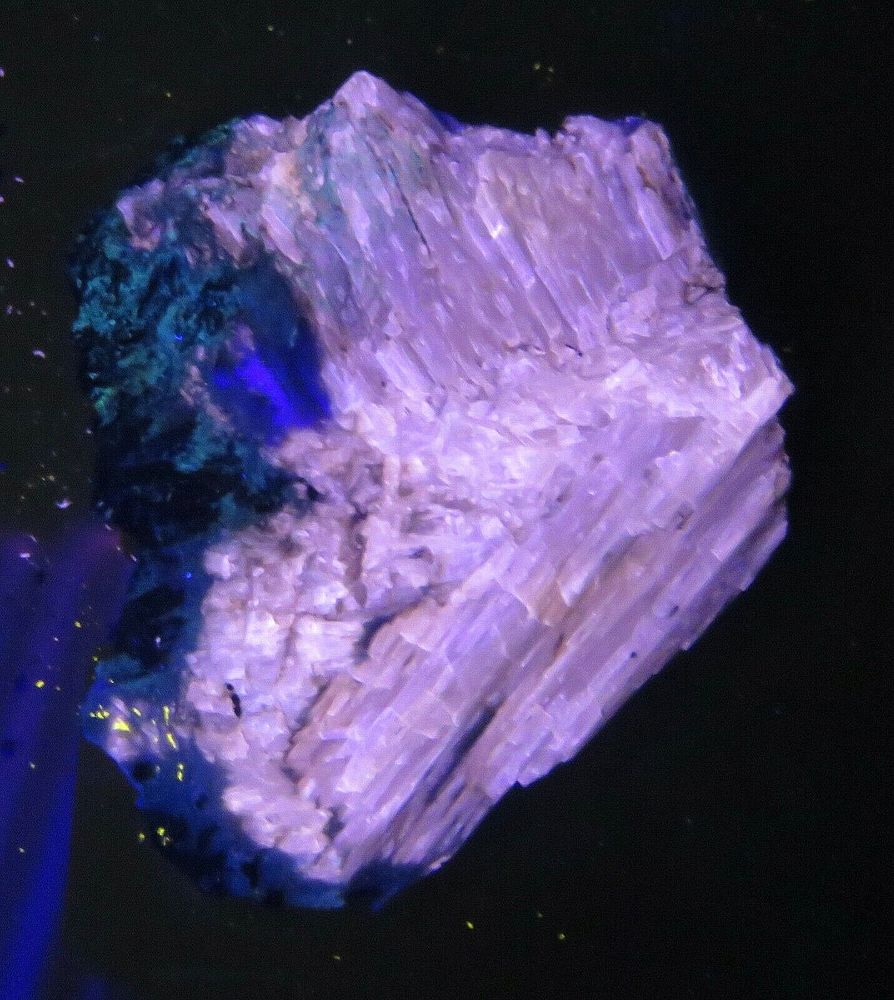 Fluorescent : AGRELLITE - Kipawa River Complex , Temiscamingue , Quebec
