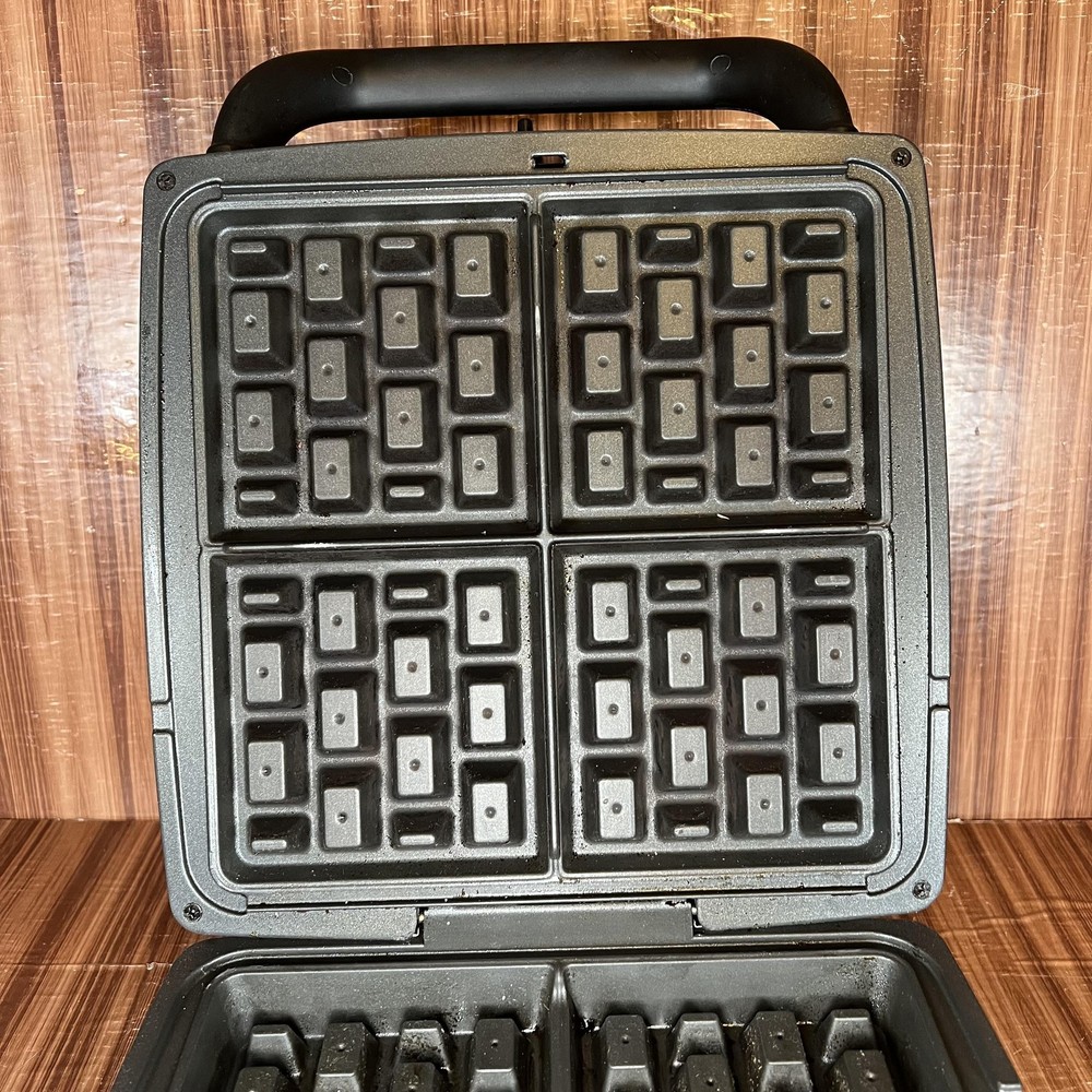 Michael Graves Design Belgian Waffle Maker Silver Electric Square 4-Slice 1200W